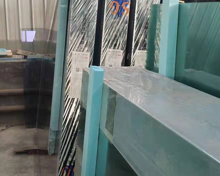 山西鑫银海丰原玻璃咨询，如何保养延长钢化玻璃使用寿命?